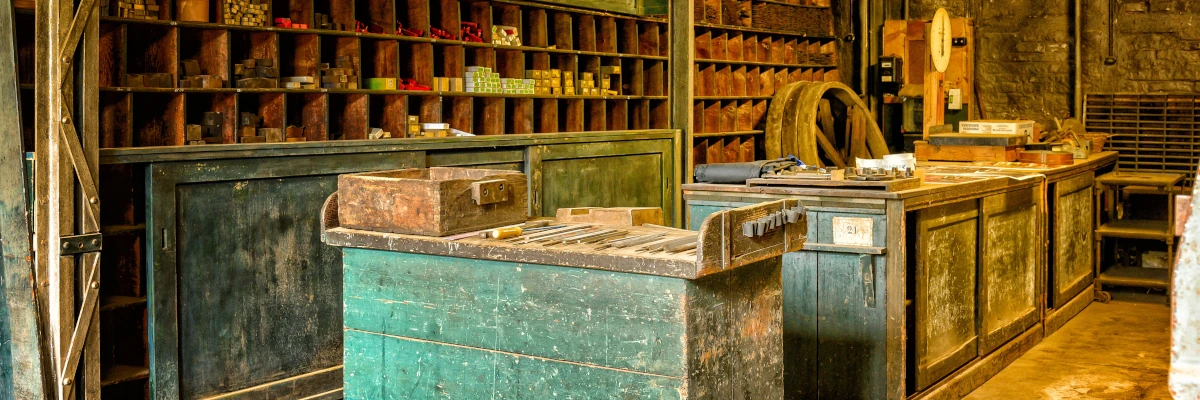 Leggi le condizioni di vendita per il sito di Studio Rosa Pristina Antico emporio o merceria, con arredi in legno lavorato. Leggi le condizioni di vendita per il sito di Studio Rosa Pristina