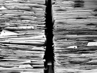 Due pile di documenti catalogati. Crea l'elenco dei file presenti in una cartella specificata, con le sottocartelle.