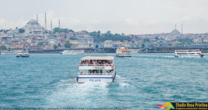 Un traghetto si dirige verso Instanbul
